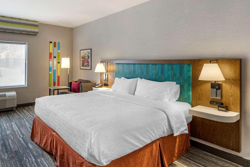 Hampton Collins 3*