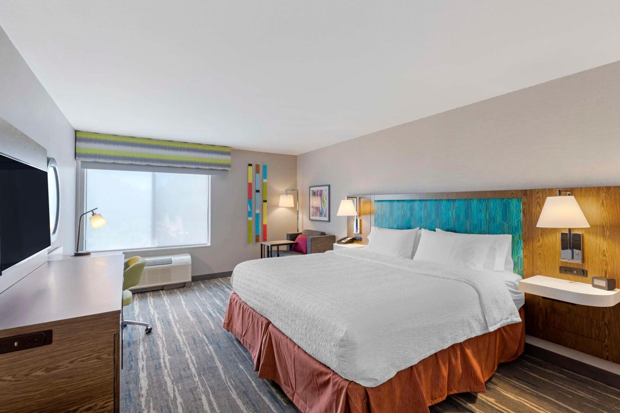 Hampton Collins Hotel