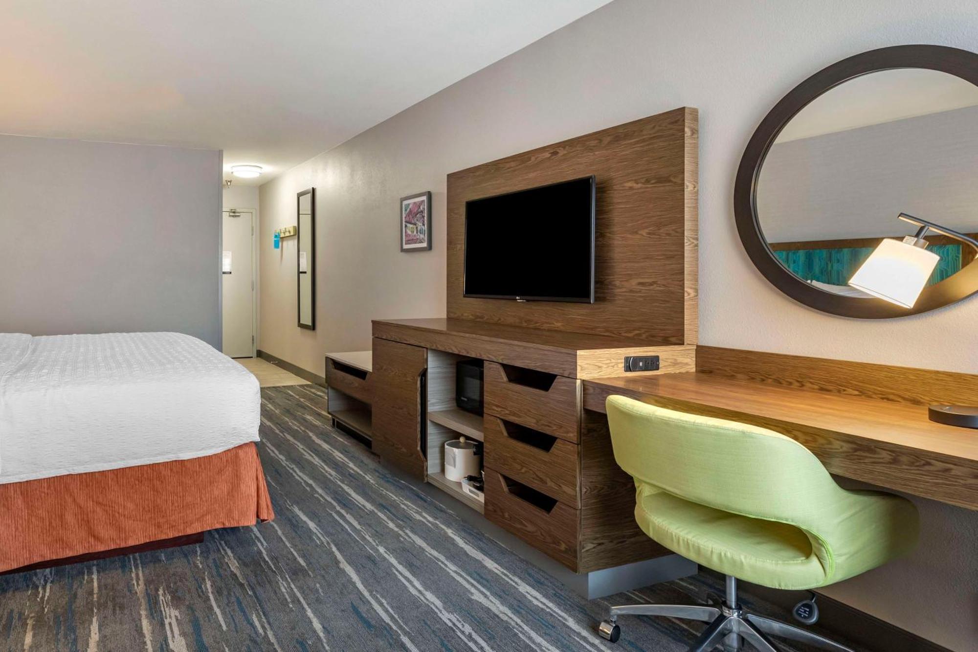 Hampton Collins 3*