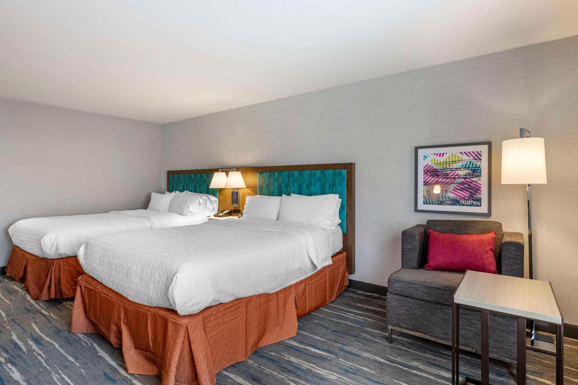 Hampton Collins Hotel 3*