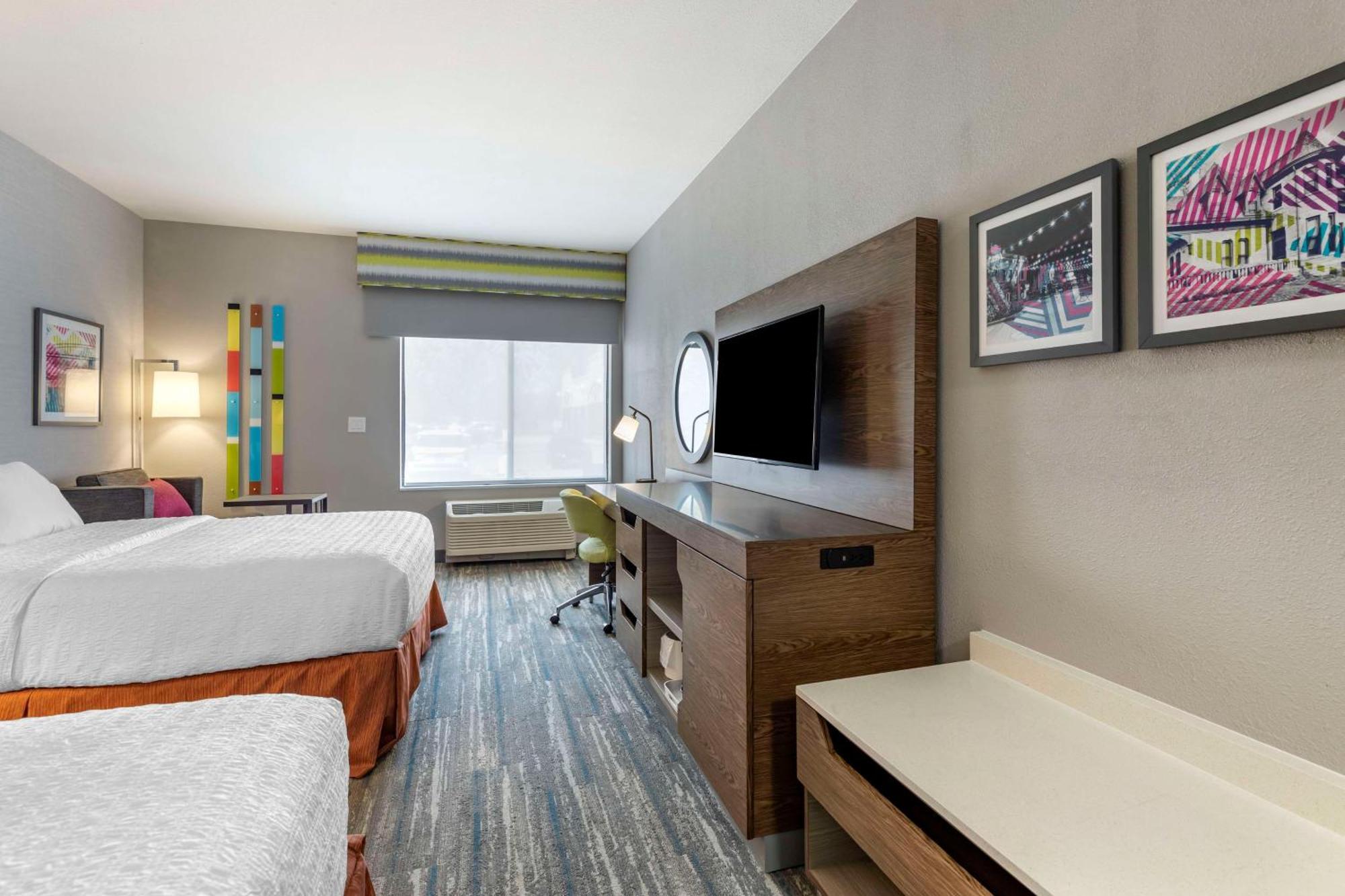 Hampton Collins Hotel