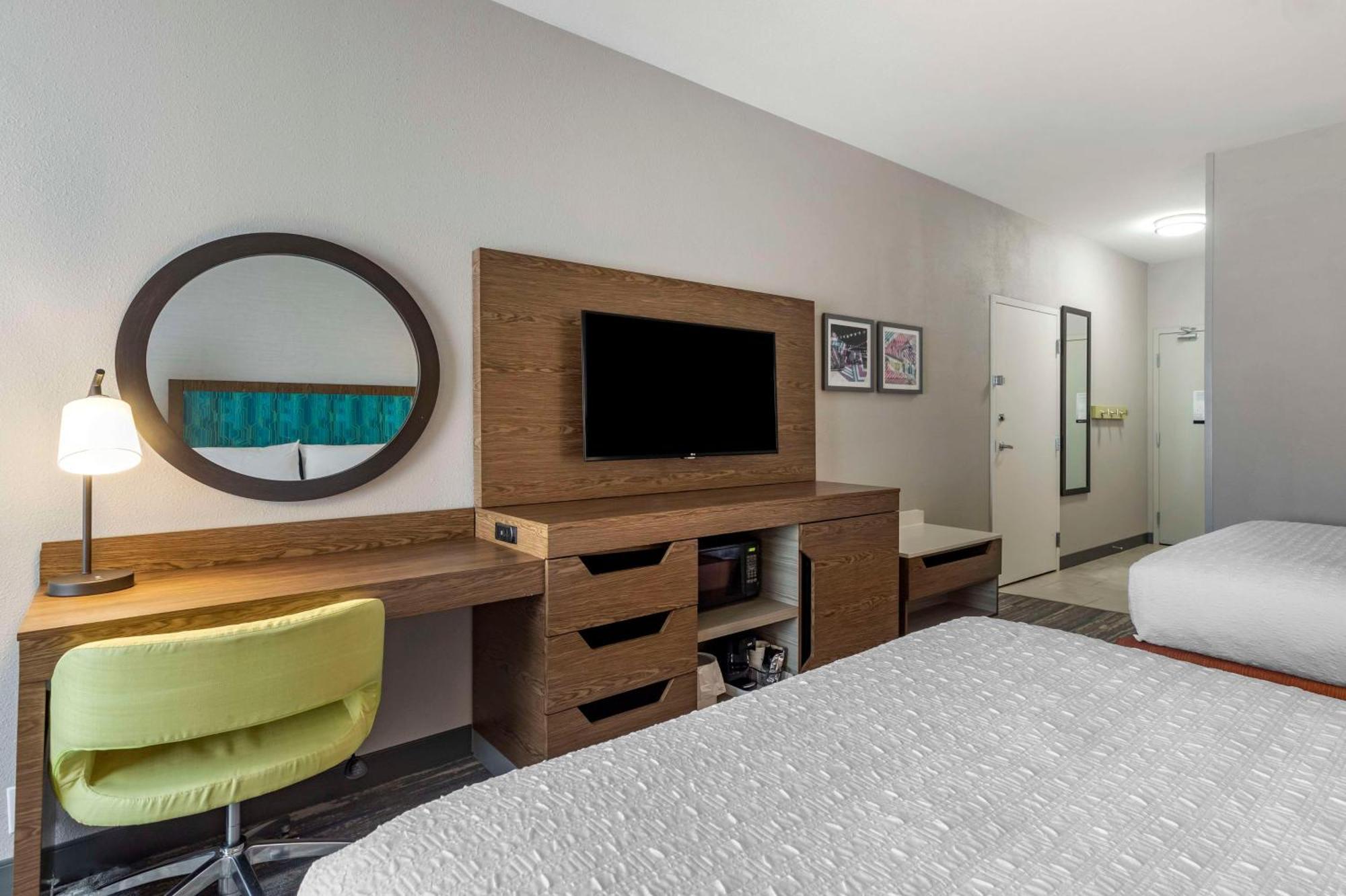 Hampton Collins 3* Fort Collins
